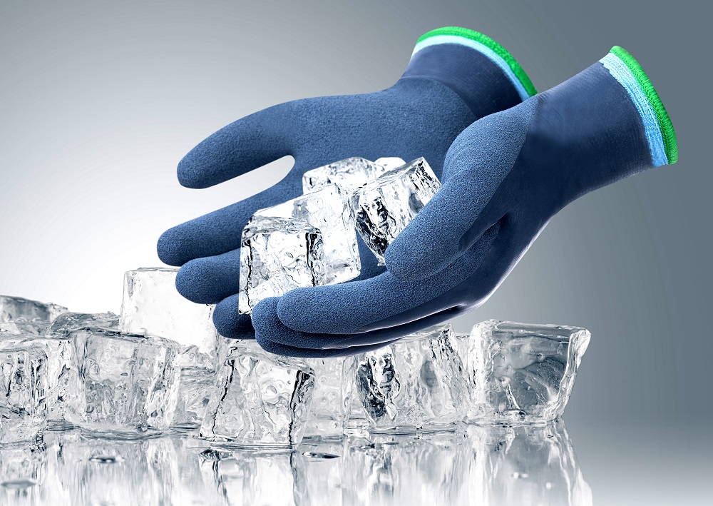 Heap,Of,Ice,Cubes,On,A,White,Mirroring,Surface,With